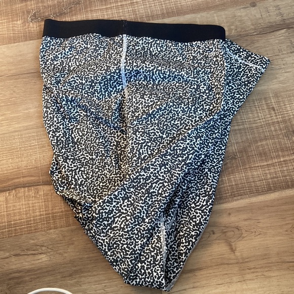 Nike Pro Women’s Medium Workout Pants Running track yoga exercise animal - Picture 2 of 8